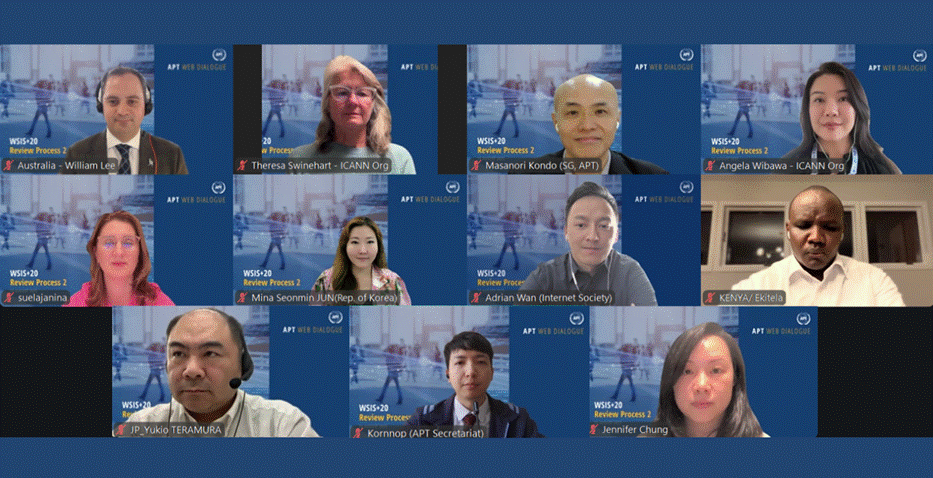A group of people on a screen

Description automatically generated