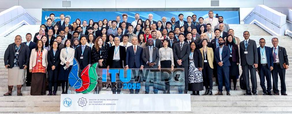 A group of people posing for a photo

Description automatically generated